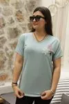 RENKTE V YAKA PULLU YILDIZ NAKIŞLI MAVİ BLUZ