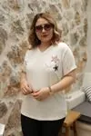 RENKTE V YAKA PULLU YILDIZ NAKIŞLI BEYAZ BLUZ