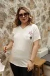 RENKTE V YAKA PULLU YILDIZ NAKIŞLI BEYAZ BLUZ