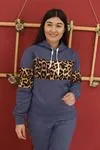 RENKTE LEOPAR DESENLİ MAVİ ŞARDONLU TAKIM