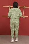 RENKTE GENİŞ KESİM KADİFE DESENLİ TAKIM