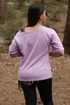 RENKTE TEK OMUZ ASKILI CEPLİ LİLA BLUZ