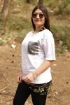 RENKTE TEK OMUZ ASKILI CEPLİ BEYAZ BLUZ