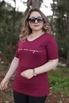 RENKTE ÖNÜ YAZILI FUŞYA TSHİRT