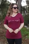 RENKTE ÖNÜ YAZILI FUŞYA TSHİRT