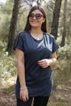 RENKTE OMUZU FİLE TAŞLI LACİVERT TSHİRT