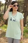 RENKTE KEDİ NAKIŞLI MİNT T-SHİRT