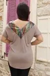 RENKTE SIRTI RENKLİ PUL CEPLİ VİZON BLUZ