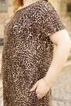 RENKTE GİZLİ CEPLİ LEOPAR DESENLİ UZUN ELBİSE