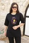 RENKTE KEDİ NAKIŞLI DUBLE KOL SİYAH T-SHİRT