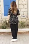 RENKTE GENİŞ KESİM ALT SİYAH ÜST DESENLİ TAKIM