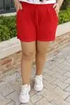 RENKTE BEL LASTİKLİ KIRMIZI ŞORT