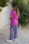 RENKTE PEMBE VE DESENLİ ESNEK TAKIM