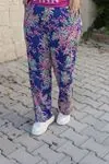 RENKTE PEMBE VE DESENLİ ESNEK TAKIM
