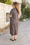 RENKTE KISA KOLLU DESENLİ ELBİSE
