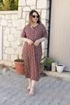 RENKTE KISA KOLLU DESENLİ ELBİSE