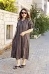 RENKTE KISA KOLLU DESENLİ ELBİSE