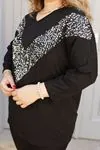 RENKTE V PAYET DETAYLI ESNEK SİYAH BLUZ