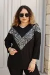 RENKTE V PAYET DETAYLI ESNEK SİYAH BLUZ