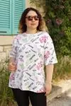 RENKTE PAMUKLU DESENLİ TSHİRT