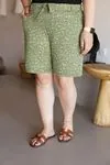 RENKTE ESNEK HELEN DESENLİ KUŞAKLI ŞORT