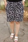 RENKTE ESNEK HELEN DESENLİ KUŞAKLI ŞORT