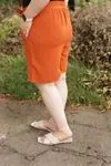 RENKTE DOKUMA TABA KUŞAKLI ŞORT
