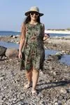 RENKTE ASKILI ÖNÜ PARÇALI ESNEK ELBİSE