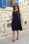 RENKTE KALIN ASKILI ÖNÜ ARMALI LACİVERT ELBİSE