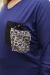 RENKTE SİYAH LEOPAR PUL CEPLİ UZUN KOLLU LACİVERT BLUZ