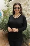 RENKTE OMUZLARI DANTELLİ SİYAH BLUZ