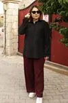 RENKTE NAKIŞ DETAYLI KOL KATLAMALI SİYAH GÖMLEK