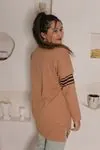 RENKTE ÖNÜ YAZILI VİZON SWEAT