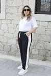 RENKTE GENİŞ KALIP YANI BEYAZ ŞERİTLİ SİYAH EŞOFMAN ALTI