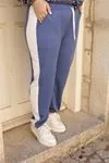 RENKTE GENİŞ KALIP YANI BEYAZ ŞERİTLİ LACİVERT EŞOFMAN ALTI