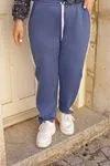 RENKTE GENİŞ KALIP YANI BEYAZ ŞERİTLİ LACİVERT EŞOFMAN ALTI