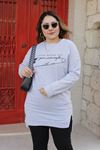 RENKTE BASKI VE YIRTMAÇ DETAYLI GRİ SWEAT