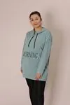 RENKTE CEPLİ YAZI DETAYLI YEŞİL SWEAT