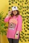 RENKTE YIRTMAÇLI DUBLE KOL YAZILI PEMBE TSHİRT