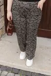 RENKTE DESENLİ BOL PAÇA VE SİYAH ALT ÜST TAKIM