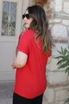 RENKTE CEBİ VE OMUZLARI PULLU LEOPAR KIRMIZI BLUZ
