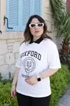 RENKTE POLO YAKA GENİŞ KESİM YAZILI BEYAZ TSHİRT