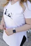 RENKTE GENİŞ KESİM KEDİ NAKIŞLI BEYAZ T-SHİRT