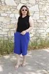 RENKTE GENİŞ KESİM BÜRÜMCÜK SAKS KAPRİ