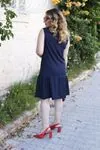 RENKTE GENİŞ KESİM KALIN ASKILI BÜZGÜLÜ LACİVERT ELBİSE