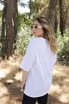 RENKTE ÖNÜ BASKILI BOYFRİEND KESİM BEYAZ TSHİRT