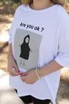 RENKTE ÖNÜ BASKILI BOYFRİEND KESİM BEYAZ TSHİRT