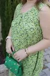 RENKTE GENİŞ KESİM YAKASI PİLELİ DOKUMA ELBİSE