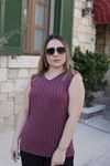 RENKTE KALIN ASKILI V YAKA DESENLİ BLUZ