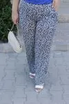 RENKTE V YAKA GENİŞ KESİM DESENLİ TAKIM